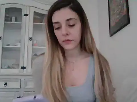 Snapshot of MissBella131 chatting on 12/31/24, 01:41 MissBella131 online show from 12/31/24, 01:41