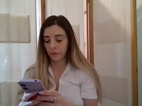 Snapshot of MissBella131 chatting on 02/08/25, 12:06 MissBella131 online show from 02/08/25, 12:06