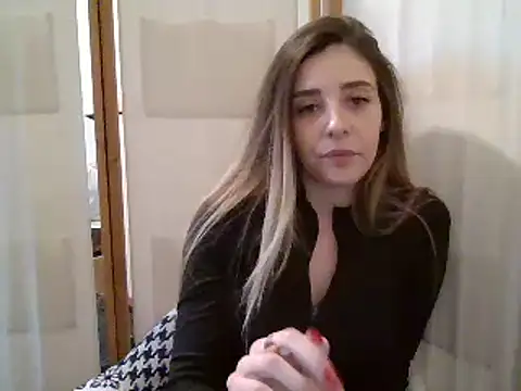 Snapshot of MissBella131 chatting on 02/19/25, 04:44 MissBella131 online show from 02/19/25, 04:44