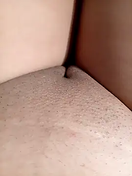 Snapshot of Khaleyssi chatting on 12/28/24, 02:42 Khaleyssi online show from 12/28/24, 02:42