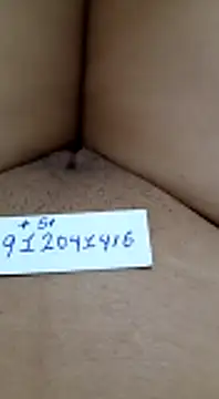 Snapshot of Khaleyssi chatting on 01/12/25, 07:43 Khaleyssi online show from 01/12/25, 07:43