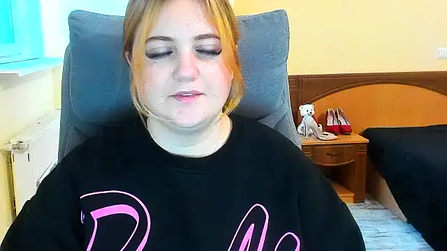 Snapshot of Doliss chatting on 01/22/25, 06:52 Doliss online show from 01/22/25, 06:52