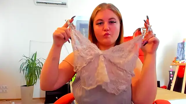 Snapshot of Doliss chatting on 01/25/25, 07:28 Doliss online show from 01/25/25, 07:28