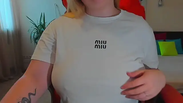 Snapshot of Doliss chatting on 09/10/25, 06:24 Doliss online show from 09/10/25, 06:24