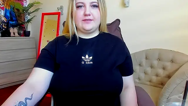 Snapshot of Doliss chatting on 09/21/25, 06:04 Doliss online show from 09/21/25, 06:04