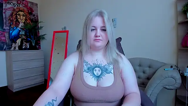 Snapshot of Doliss chatting on 10/11/25, 06:12 Doliss online show from 10/11/25, 06:12