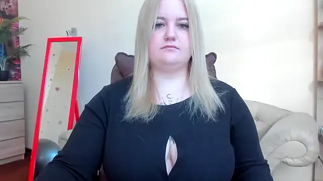 Snapshot of Doliss chatting on 10/16/25, 06:03 Doliss online show from 10/16/25, 06:03