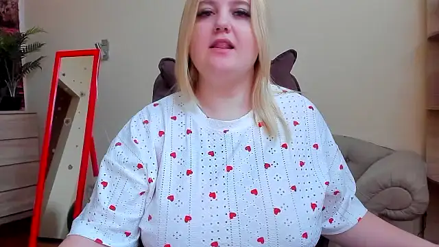 Snapshot of Doliss chatting on 11/15/25, 07:05 Doliss online show from 11/15/25, 07:05