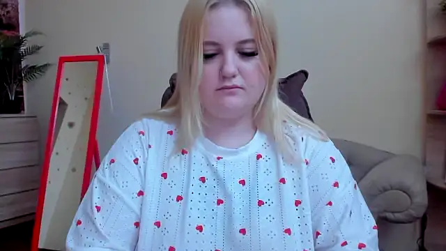 Snapshot of Doliss chatting on 11/19/25, 07:19 Doliss online show from 11/19/25, 07:19