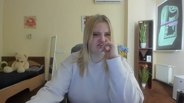 Snapshot of Doliss chatting on 12/04/25, 07:06 Doliss online show from 12/04/25, 07:06