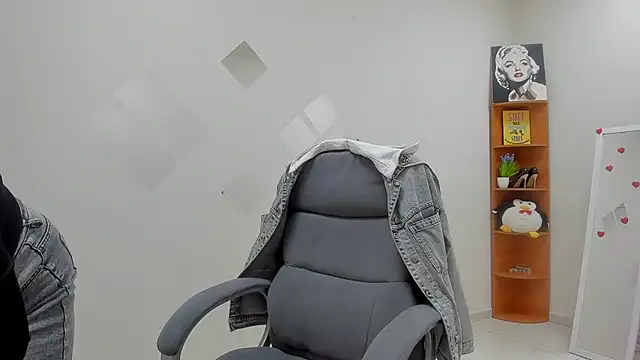 Doliss online show from 04/23/26, 06:03