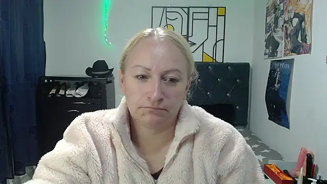 emperabigbootybigass online show from 04/21/26, 12:22