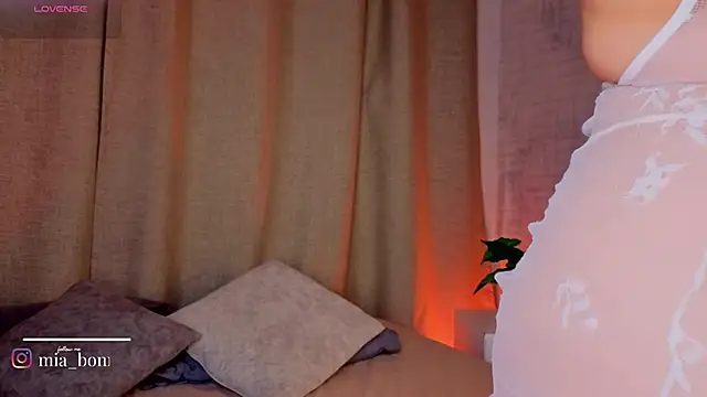 mia bonneett online show from 04/04/26, 04:44