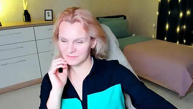 Louisa Bay online show from 12/06/24, 07:01