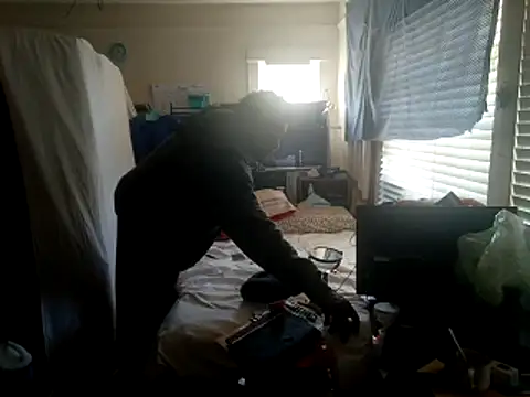 Snapshot of DevinToore chatting on 10/14/25, 06:20 DevinToore online show from 10/14/25, 06:20