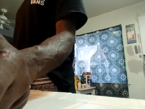 Snapshot of DevinToore chatting on 10/27/25, 08:24 DevinToore online show from 10/27/25, 08:24