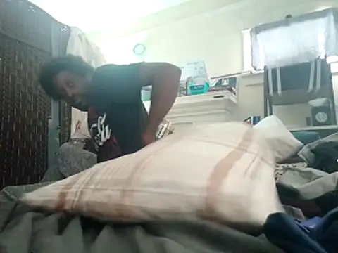 Snapshot of DevinToore chatting on 11/08/25, 07:01 DevinToore online show from 11/08/25, 07:01