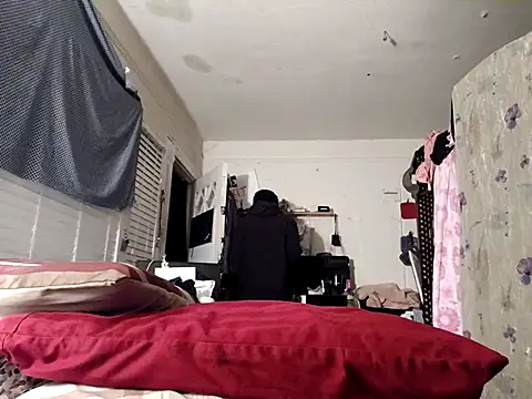 Snapshot of DevinToore chatting on 11/18/25, 02:28 DevinToore online show from 11/18/25, 02:28