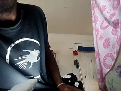 Snapshot of DevinToore chatting on 11/29/25, 06:00 DevinToore online show from 11/29/25, 06:00