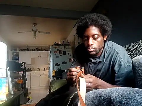 Snapshot of DevinToore chatting on 12/03/25, 06:06 DevinToore online show from 12/03/25, 06:06