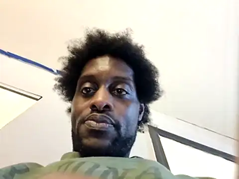 Snapshot of DevinToore chatting on 12/16/25, 06:29 DevinToore online show from 12/16/25, 06:29