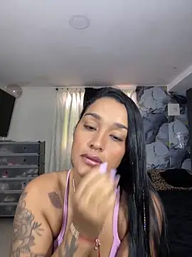 Snapshot of KatalinnaBrown chatting on 04/19/26, 01:21 KatalinnaBrown online show from 04/19/26, 01:21