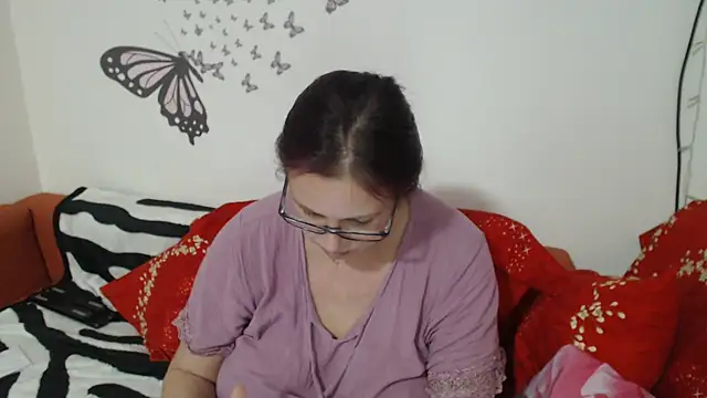 LadyHellene online show from 02/19/25, 04:11