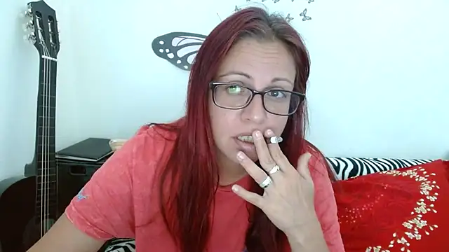Snapshot of LadyHellene chatting on 06/10/26, 05:28 LadyHellene online show from 06/10/26, 05:28