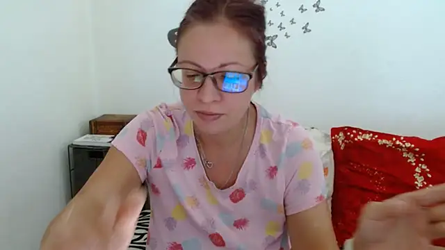 Snapshot of LadyHellene chatting on 08/07/26, 05:20 LadyHellene online show from 08/07/26, 05:20