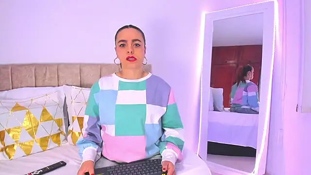 cristalwalker   online show from 11/21/25, 11:31