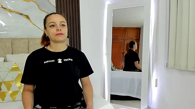 cristalwalker   online show from 02/07/26, 10:41