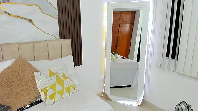 cristalwalker   online show from 04/05/26, 10:45