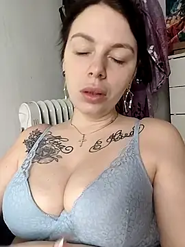 Snapshot of Lola_Hale chatting on 02/15/25, 06:01 Lola Hale online show from 02/15/25, 06:01