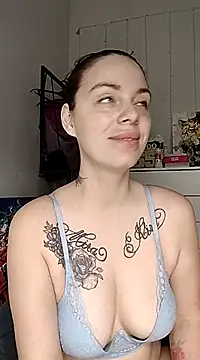 Snapshot of Lola_Hale chatting on 03/19/25, 06:01 Lola Hale online show from 03/19/25, 06:01