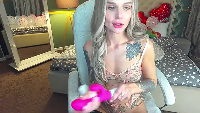 KiraGrayy online show from 02/11/25, 04:46