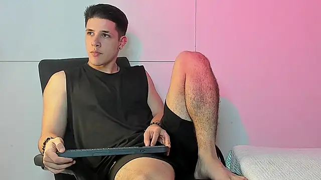 Snapshot of Adan_rivas_ chatting on 01/07/25, 11:24 Adan rivas online show from 01/07/25, 11:24