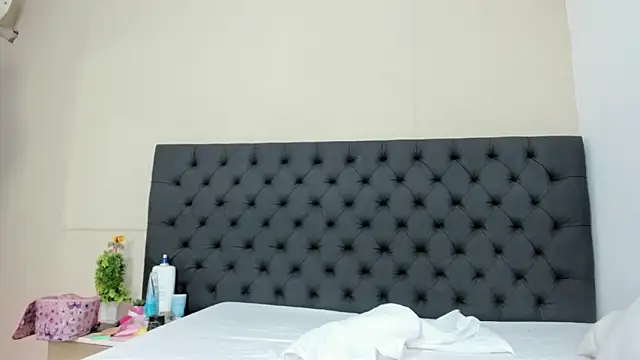  candy jade  online show from 04/17/26, 12:41