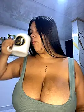 Snapshot of emma__milk_ chatting on 10/24/25, 11:39 emma  milk  online show from 10/24/25, 11:39