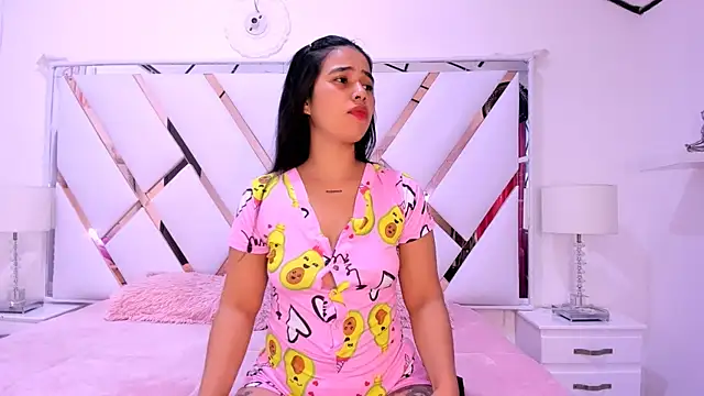Snapshot of naughty__sara chatting on 02/12/25, 11:18 naughty  sara online show from 02/12/25, 11:18