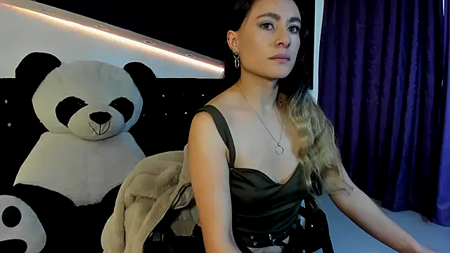 Coral Gibson online show from 02/26/25, 12:25