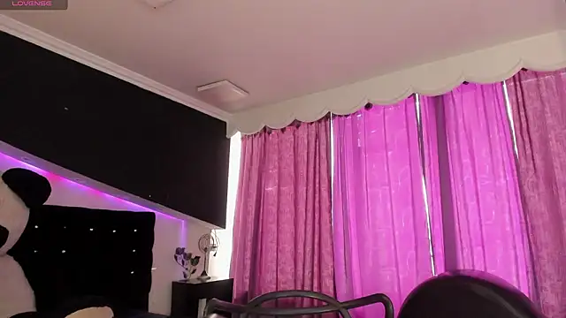 Snapshot of Coral_Gibson chatting on 02/07/26, 01:26 Coral Gibson online show from 02/07/26, 01:26