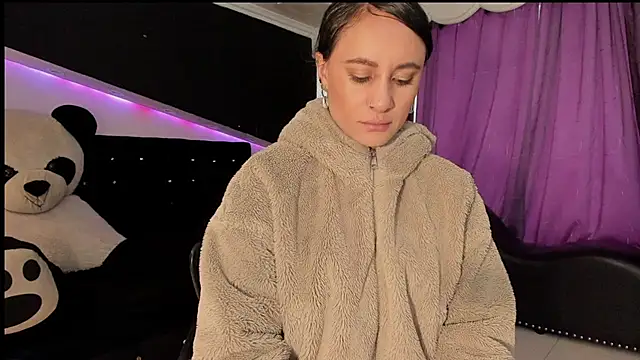 Coral Gibson online show from 03/06/26, 12:45