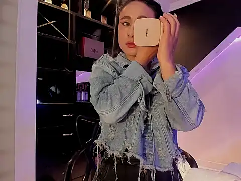Coral Gibson online show from 05/06/26, 01:05