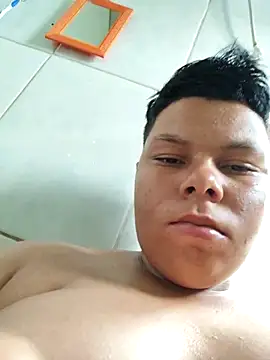 Snapshot of putoso031 chatting on 03/16/25, 06:44 putoso031 online show from 03/16/25, 06:44