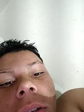 Snapshot of putoso031 chatting on 10/06/25, 12:19 putoso031 online show from 10/06/25, 12:19