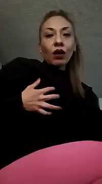 Snapshot of KarolinaReaper chatting on 01/02/25, 08:17 KarolinaReaper online show from 01/02/25, 08:17