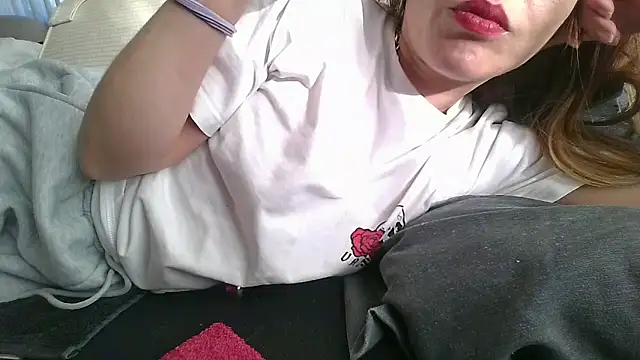 Snapshot of KarolinaReaper chatting on 02/03/25, 02:13 KarolinaReaper online show from 02/03/25, 02:13
