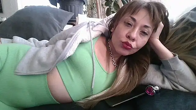 Snapshot of KarolinaReaper chatting on 02/17/25, 02:15 KarolinaReaper online show from 02/17/25, 02:15