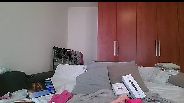 Snapshot of KarolinaReaper chatting on 02/23/25, 12:59 KarolinaReaper online show from 02/23/25, 12:59