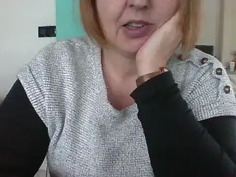 Snapshot of Sandcoq chatting on 01/08/25, 01:20 Sandcoq online show from 01/08/25, 01:20